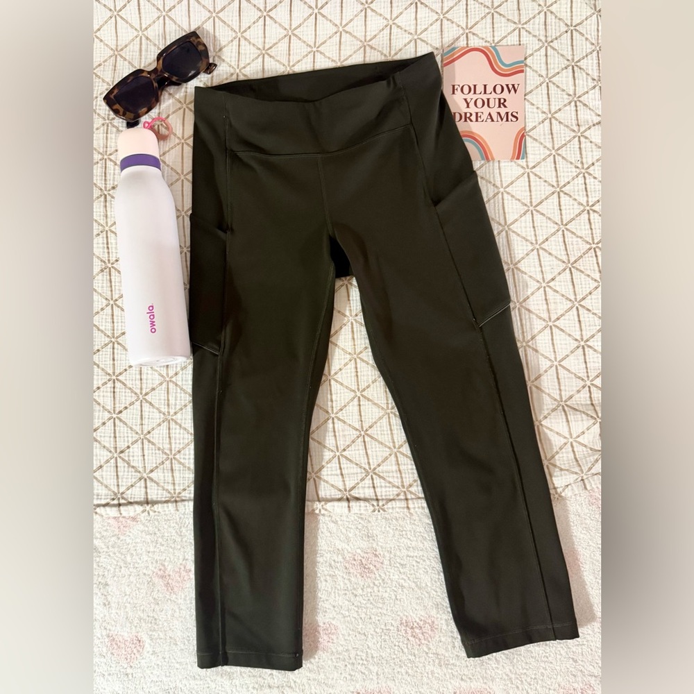 Lululemon Speed Up Crop *21"- Dark Olive 🍀